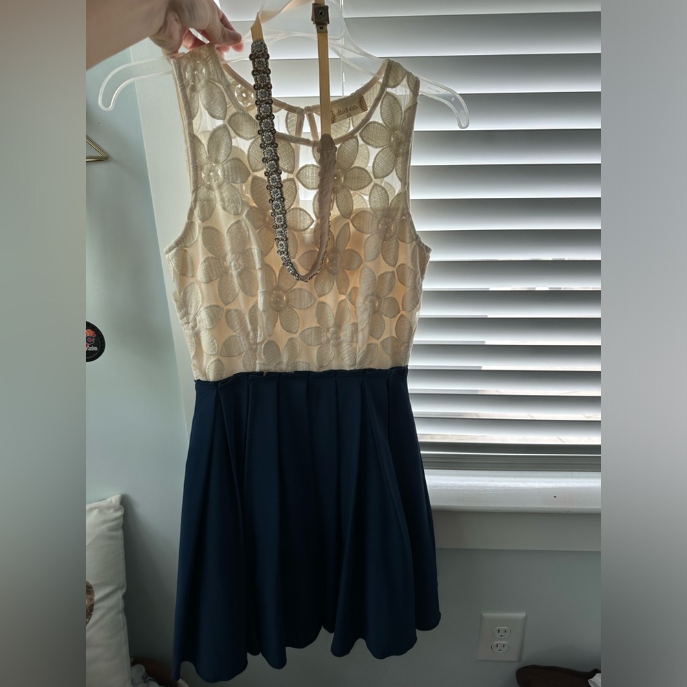 Altar’d State dress size XS. never wore. is a creme and blue color.